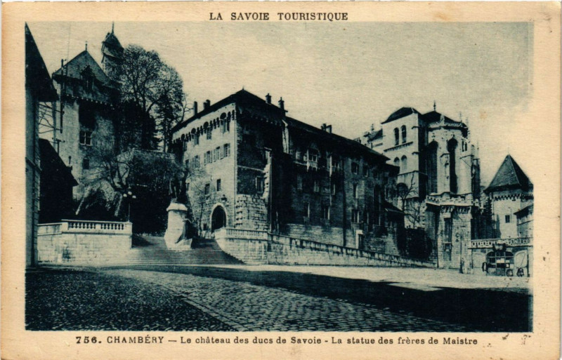 Carte postale ancienne Chambery - Le chateau des ducs de Savoie Statue de Maistre à Chambéry