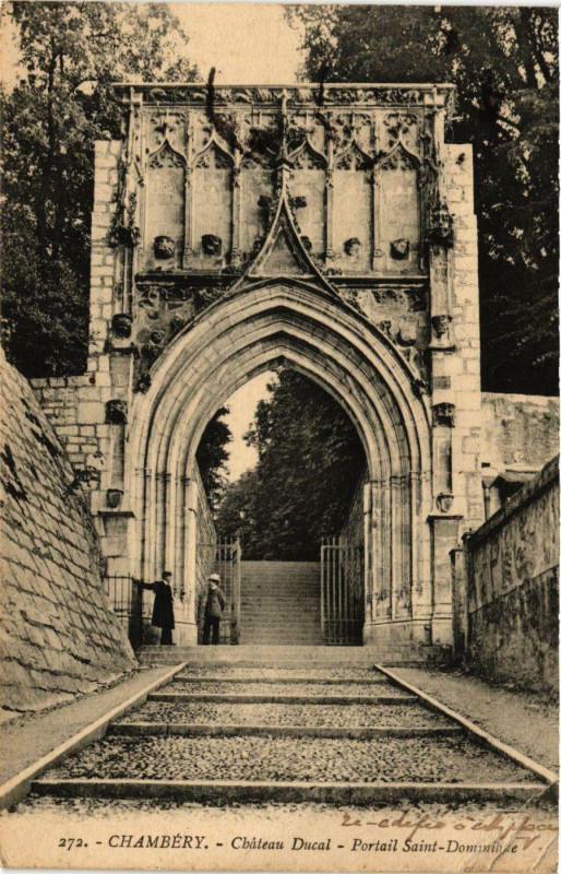 Carte postale ancienne Chambery - Chateau Ducal-Portail Saint-Dominique à Chambéry
