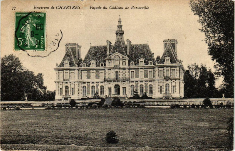 Carte postale ancienne Env. de Chartres - Facade du Chateau de Baronville à Chartres