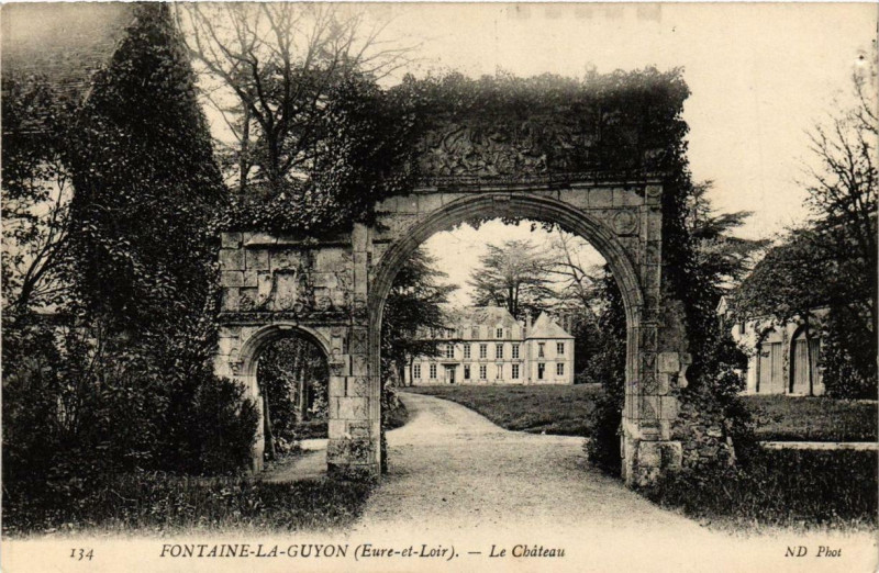 Carte postale ancienne Le Château à Fontaine-la-Guyon