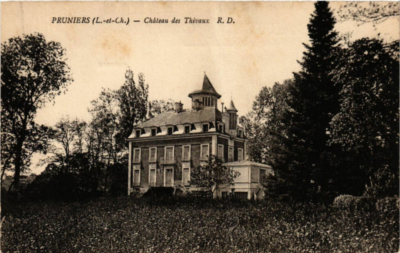 Carte postale ancienne Pruniers - Chateau des Thivaux