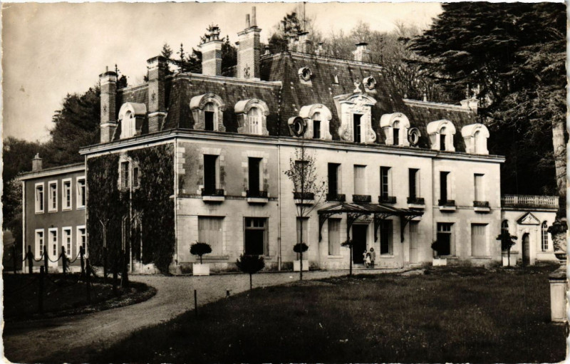 Carte postale ancienne Villiers-sur-Loir - Chateau de la Vallée - Colonie de à Villiers-sur-Loir