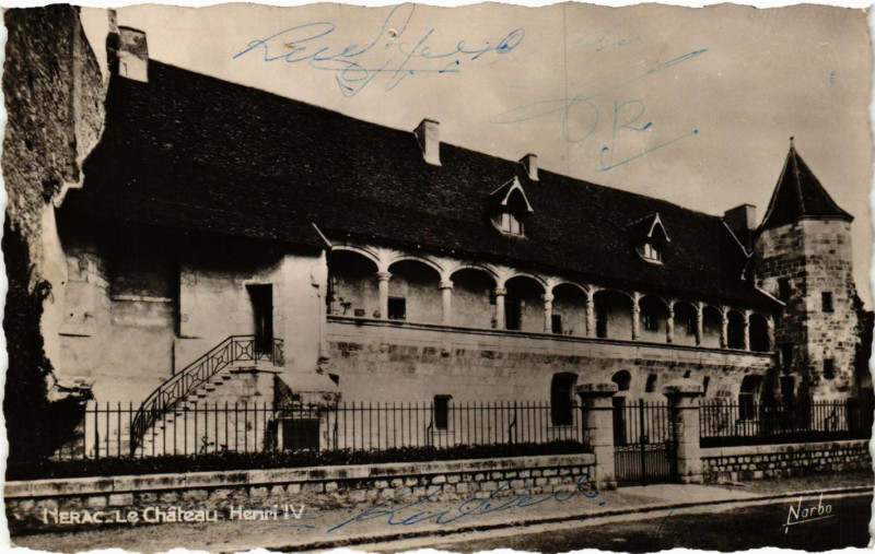 Carte postale ancienne Nerac - Le Chateau Henri Iv