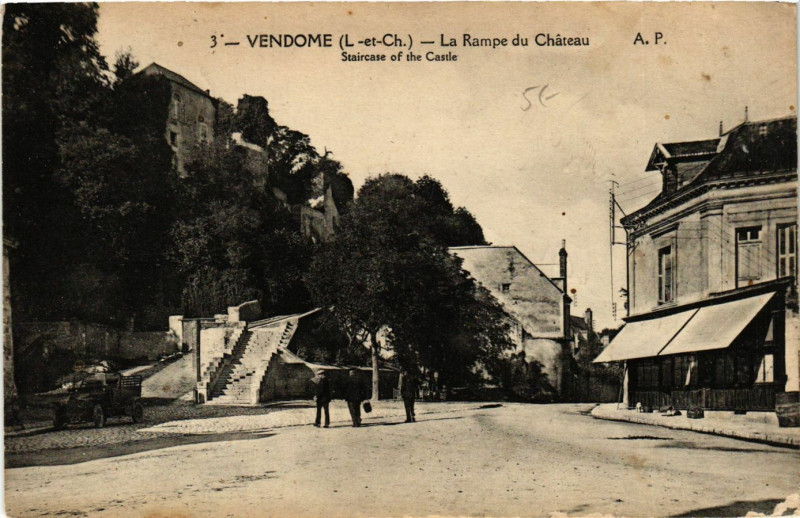 Carte postale ancienne Vendome La Rampe du Chateau Staircase of he Castle