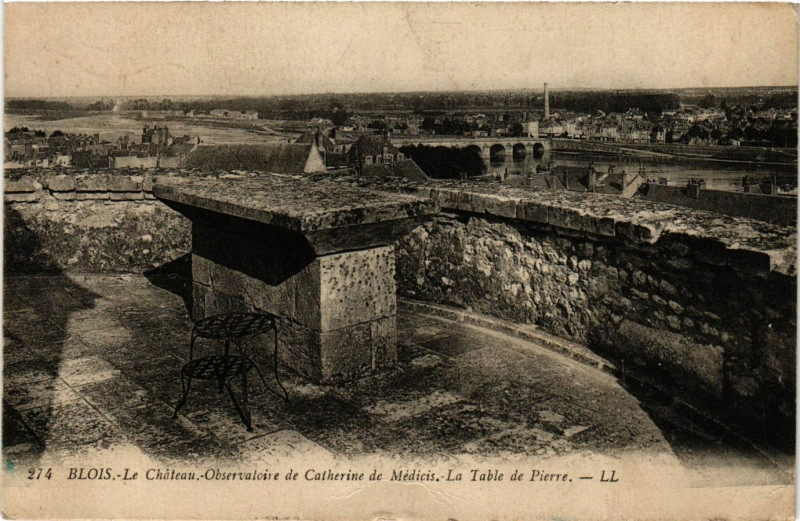 Carte postale ancienne Blois Chateau. Observatoire de Catherine de Medici. La Table de à Blois
