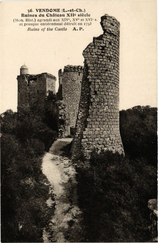 Carte postale ancienne Vendome - Ruines du Chateau Xii siecle (Mon. Hist) à Vendôme