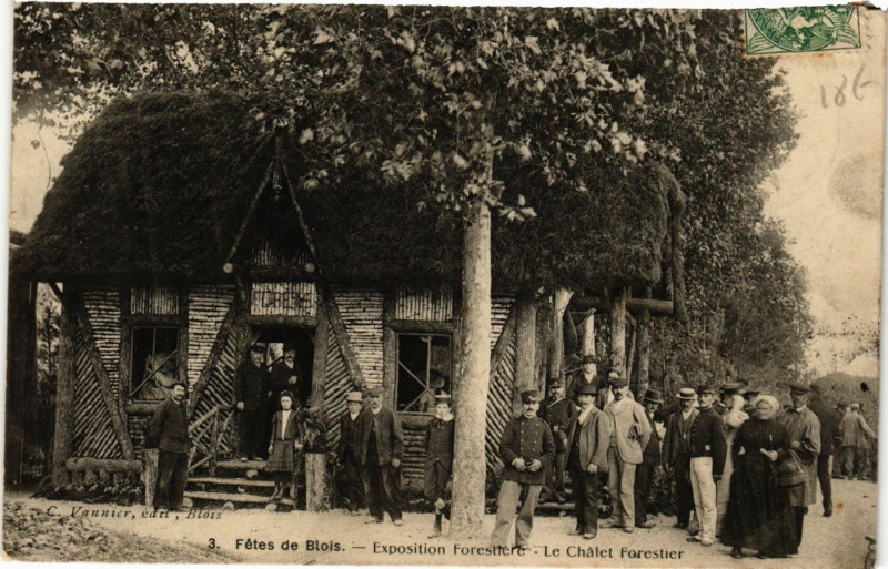 Carte postale ancienne Fetes de Blois - Exposition Forrestiere - Le Chalet Forestier à Blois