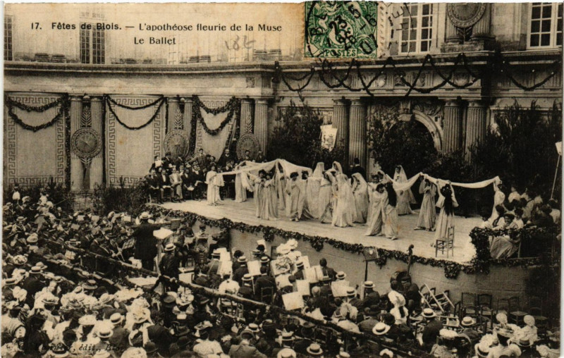 Carte postale ancienne Fetes de Blois - L'apotheose fleurie de la Muse - Le Ballet à Blois