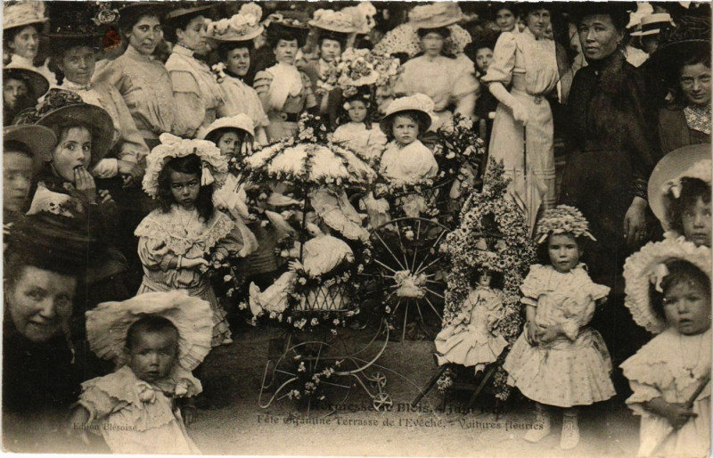 Carte postale ancienne Kermesse de Blois Fete on enfantine Terrasse de Eceche Vuitures à Blois