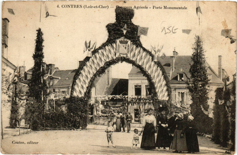 Carte postale ancienne Contres - Cancours Agricole - Porte Monumentale