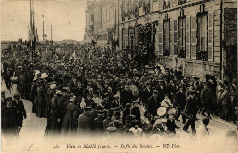Carte postale ancienne Fetes de Blois (1909) - Defile des Societes à Blois