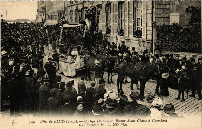 Carte postale ancienne Fetes de Blois (1909) Cortege Historique Retour d'une Chasse a à Blois
