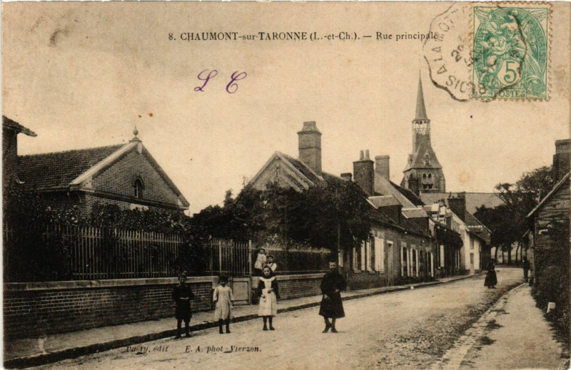 Carte postale ancienne Chaumont-sur-Taronne - Rue principale