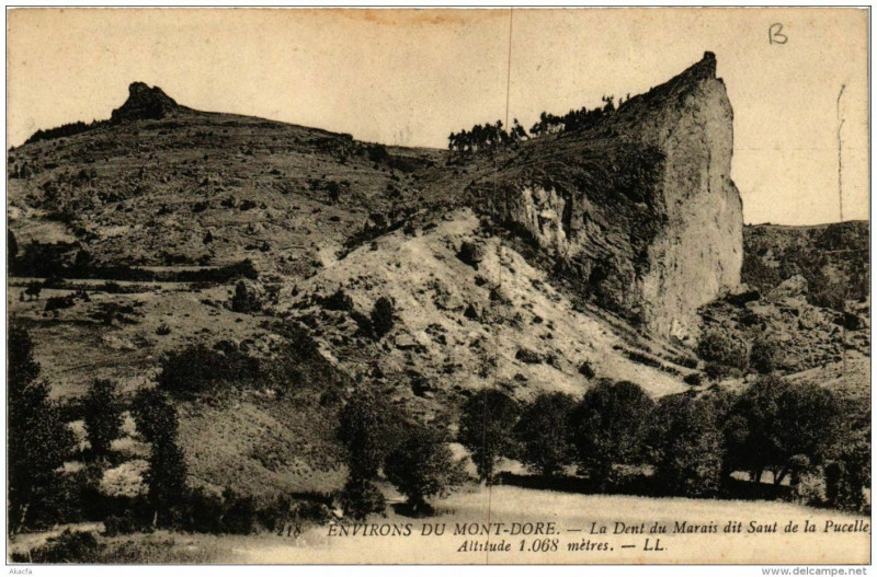 Carte postale ancienne Env. du Mont-Dore La Dent du Marais dit Saut de la Pucelle à Mont-Dore