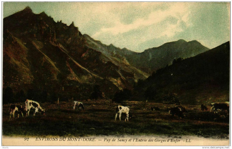 Carte postale ancienne Env. du Mont-Dore Puy de Sancy et l'Entrée des Gorges d'Enfer à Mont-Dore
