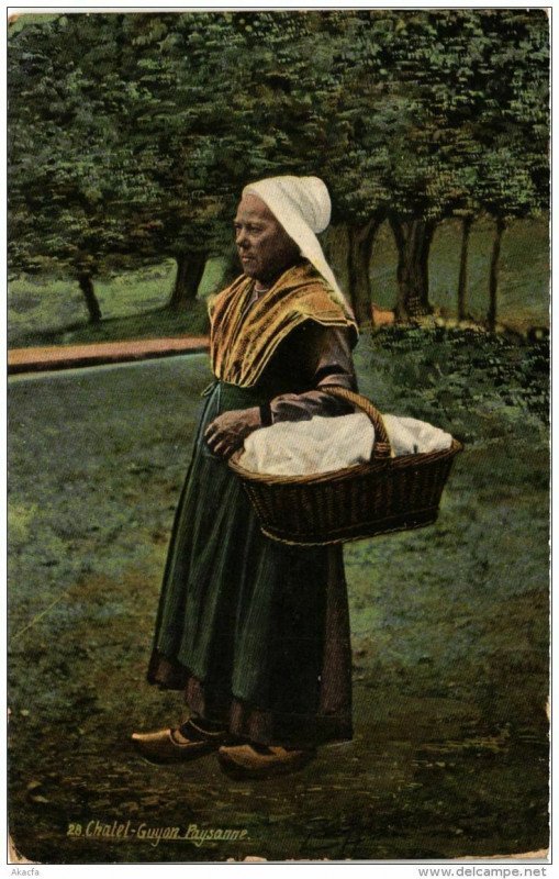Carte postale ancienne Chatel-Guyon Paysanne