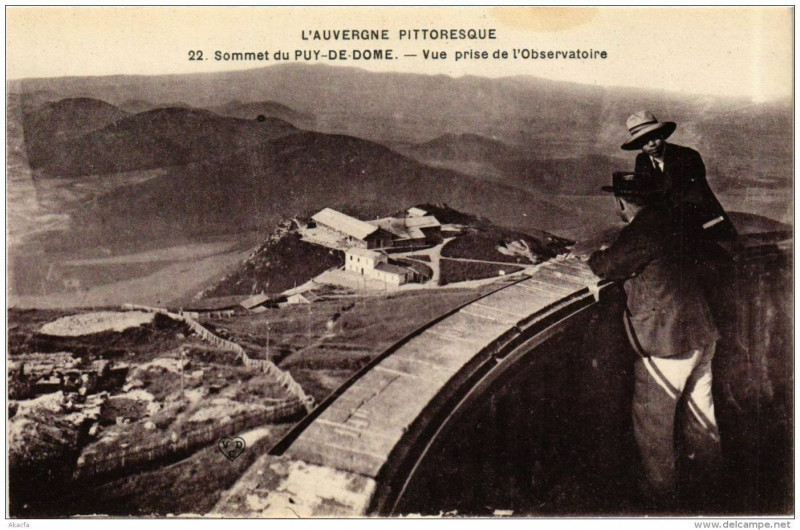 Carte postale ancienne Sommet du Puy-de-Dome Vue prise de l'Observatoire à Ris