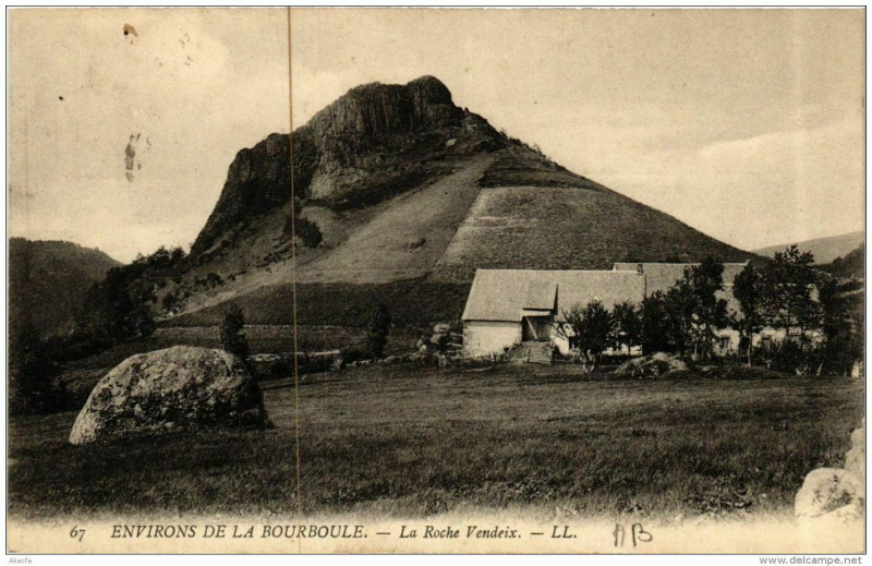 Carte postale ancienne Env. de La Bourboule La Roche Vendeix à La Bourboule