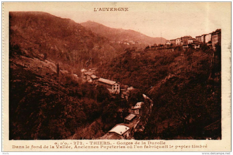 Carte postale ancienne Thiers Gorges de la Durolle Dans le fond de la Vallée à Thiers