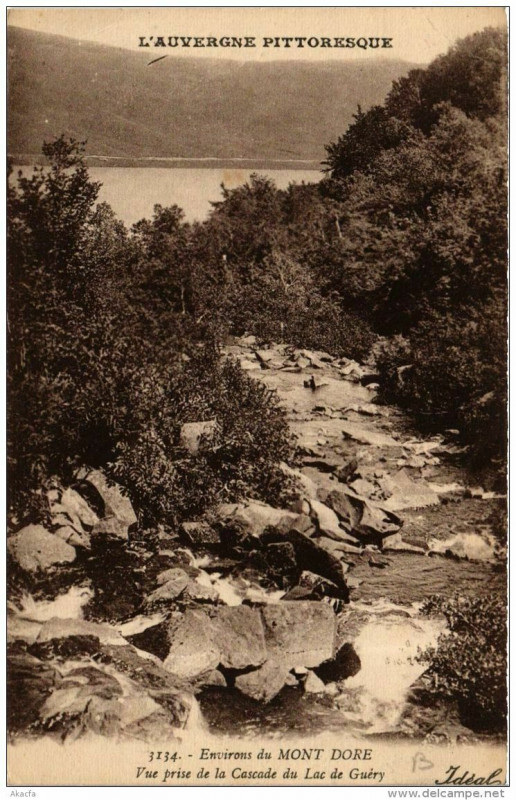 Carte postale ancienne Env. du Mont-Dore Vue prise de la Cascade du Lac de Guéry à Mont-Dore