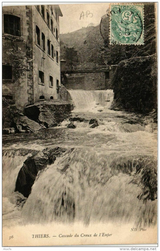 Carte postale ancienne Thiers Cascade du Creux de l'Enfer à Thiers