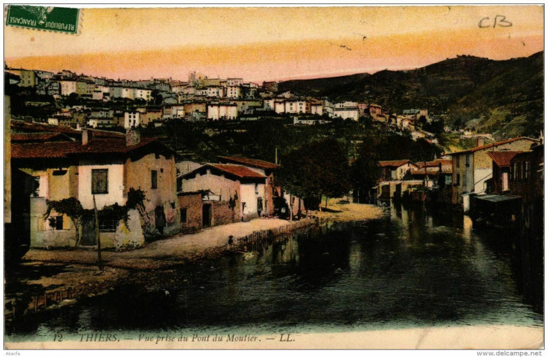 Carte postale ancienne Thiers Vue prise du Pont du Moutier à Ris
