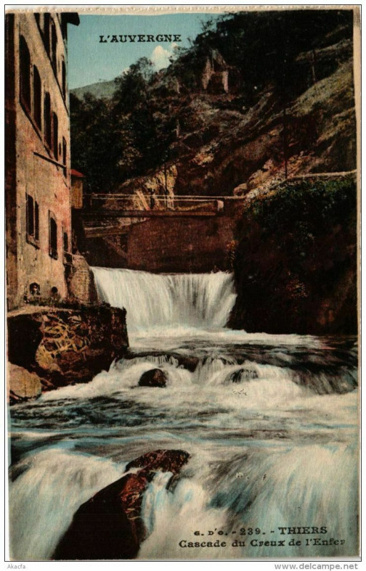 Carte postale ancienne Thiers Cascade du Creux de l'Enfer à Thiers