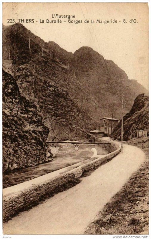 Carte postale ancienne Thiers La Durolle Gorges de la Margeride à Thiers
