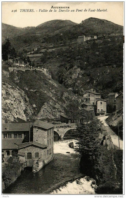 Carte postale ancienne Thiers Vallée de la Durolle au Pont de Faut-Martel à Thiers