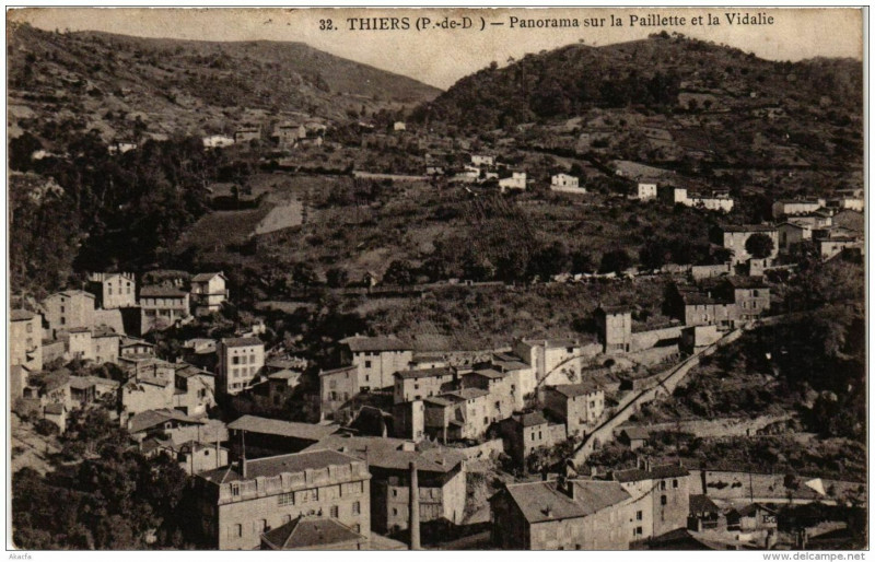 Carte postale ancienne Thiers Panorama sur la Paillette et la Vidalie à Thiers