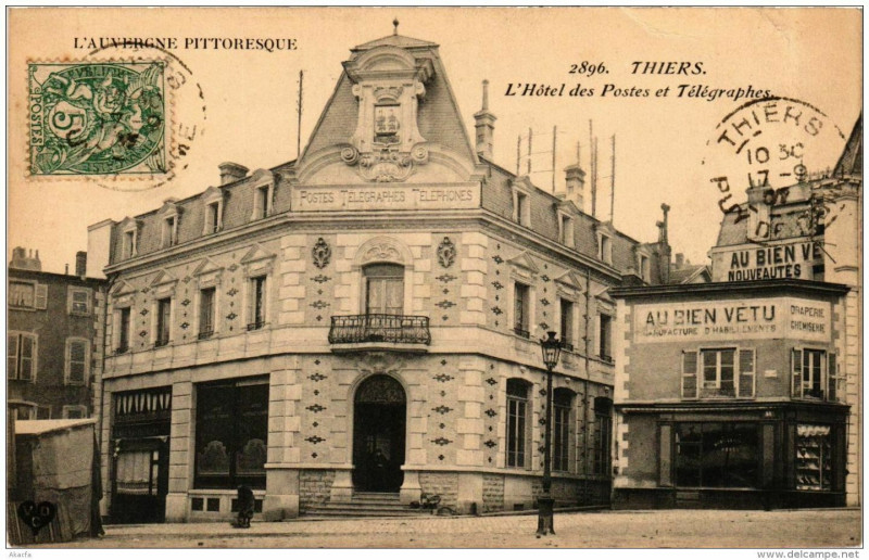 Carte postale ancienne Thiers L'Hotel des Postes et Telegraphes à Thiers