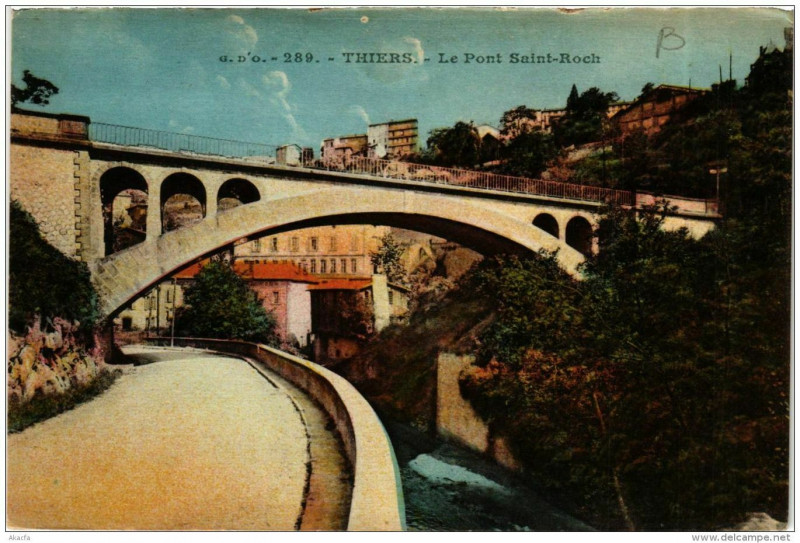 Carte postale ancienne Thiers Le Pont Saint-Roch à Thiers