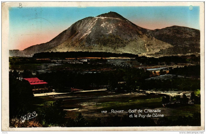 Carte postale ancienne Royat Golf de Charade et le Puy-de-Dome à Royat