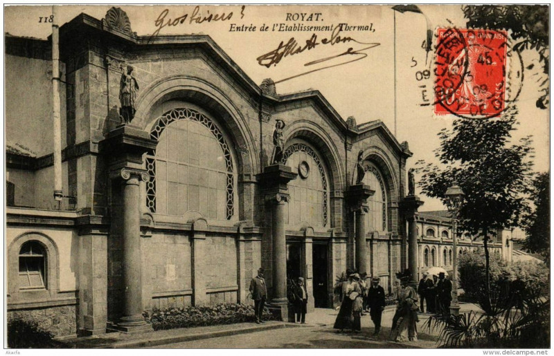 Carte postale ancienne Royat Entrée de l'Etabl. Thermal à Royat