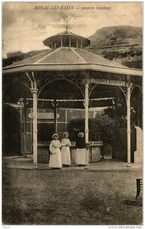 Carte postale ancienne Royat-les-Bains Source Eugénie à Royat