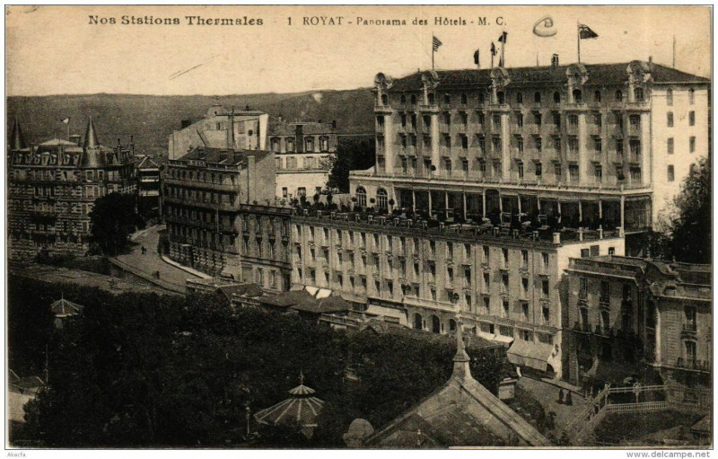Carte postale ancienne Royat Panorama des Hotels à Royat