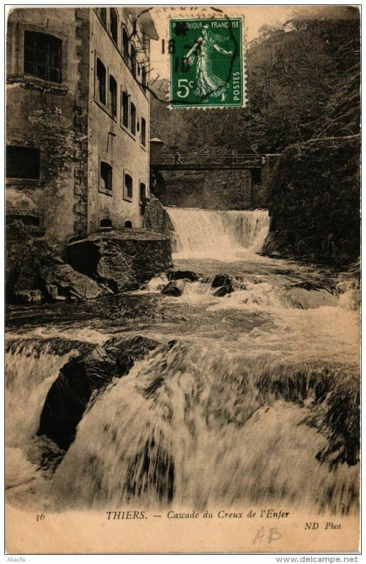 Carte postale ancienne Thiers Cascade du Creux de l'Enfer à Thiers