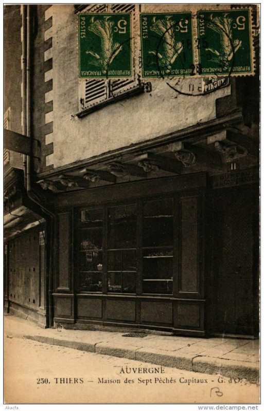 Carte postale ancienne Thiers Maison des Sept Péchés Capitaux à Thiers