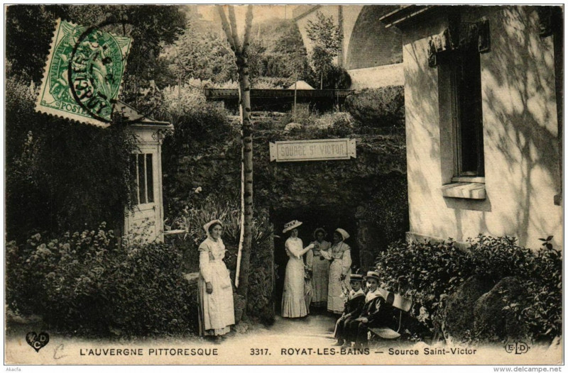 Carte postale ancienne Royat-les-Bains Source Saint-Victor à Royat