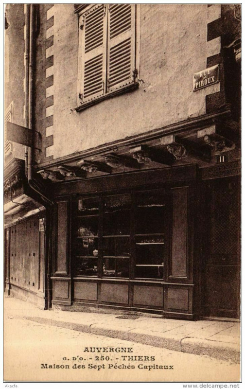 Carte postale ancienne Thiers Maison des Sept Péchés Capitaux à Thiers
