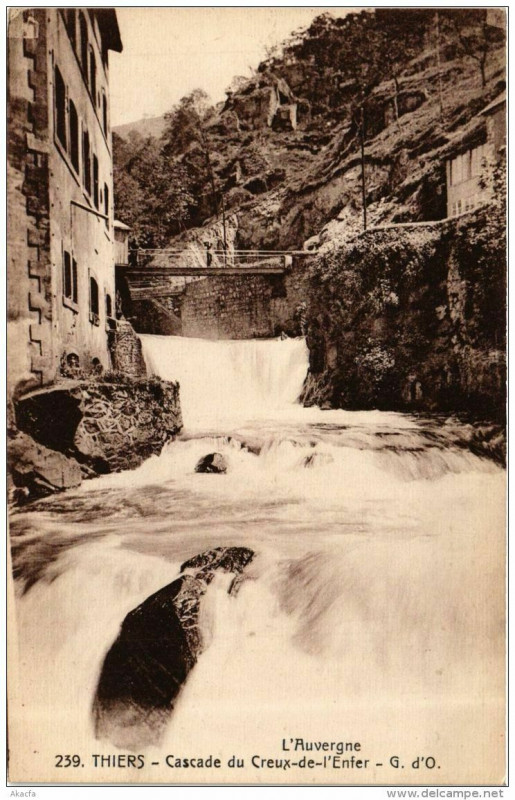 Carte postale ancienne Thiers Cascade du Creux de l'Enfer à Thiers
