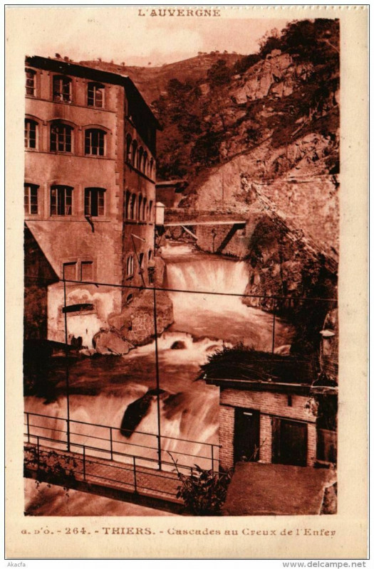 Carte postale ancienne Thiers Cascades au Creux de l'Enfer à Thiers