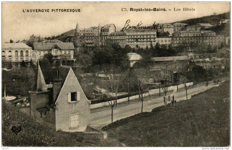 Carte postale ancienne Royat Les Hotels à Royat