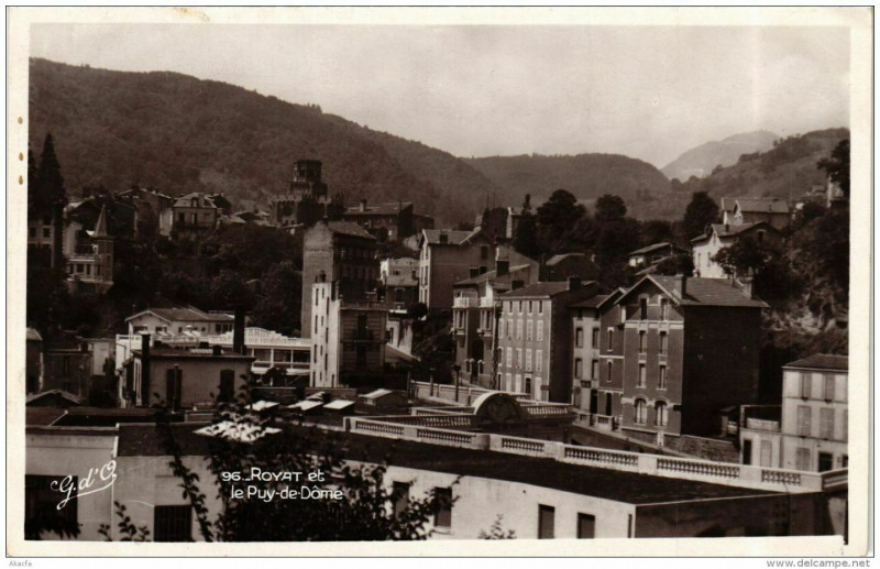 Carte postale ancienne Royat et Le Puy-de-Dome à Royat