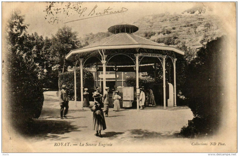 Carte postale ancienne Royat La Source Eugénie à Royat