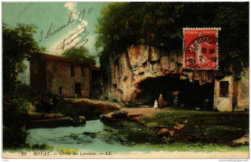 Carte postale ancienne Royat Grotte des laveuses à Royat