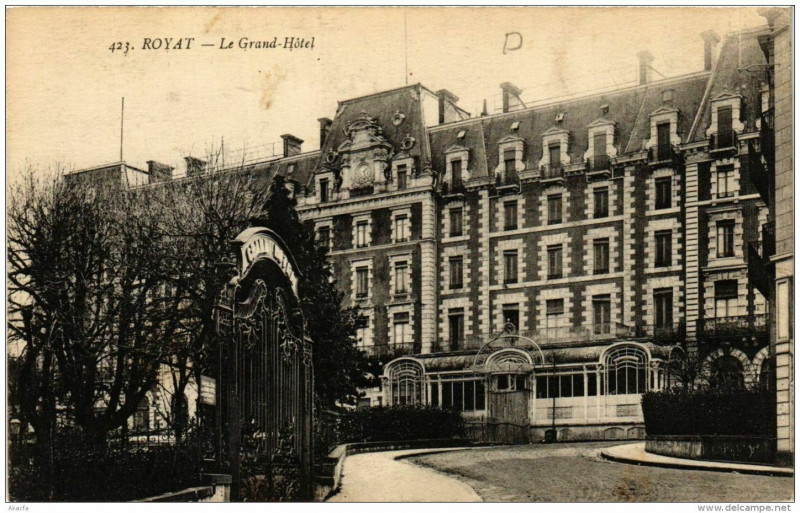 Carte postale ancienne Royat Le Grand Hotel à Royat