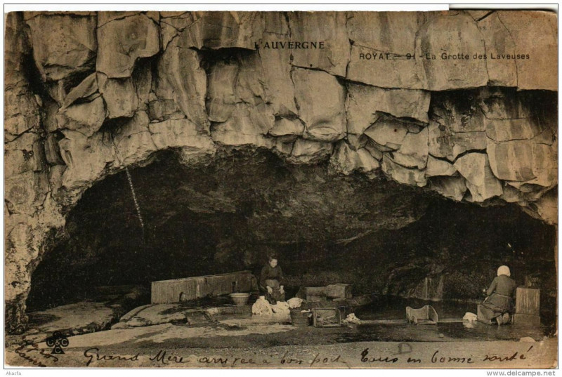 Carte postale ancienne Royat La Grotte des Laveuses à Royat