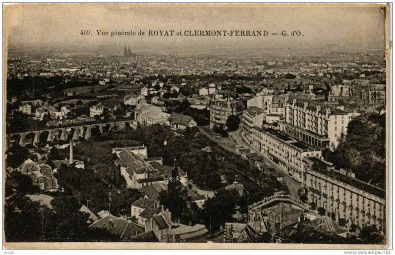 Carte postale ancienne Royat Vue generale de Royat et Clermont-Ferrand à Clermont-Ferrand