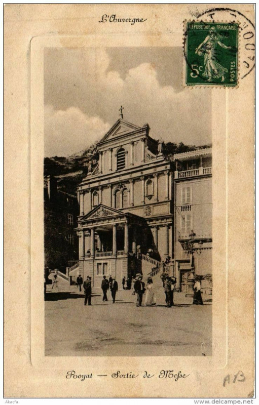 Carte postale ancienne Royat Sortie de Mefse à Royat